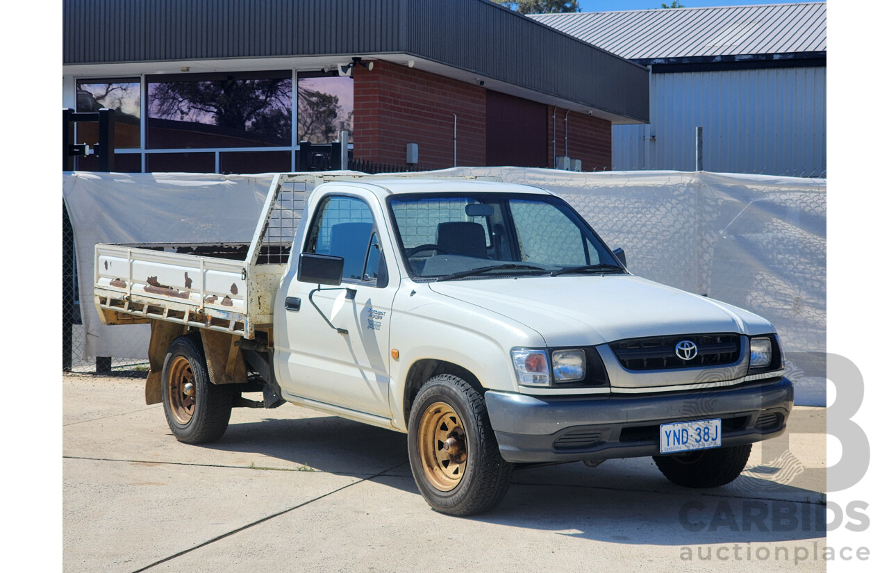 2/2004 Toyota Hilux  RZN149R C/Chas White 2.7L