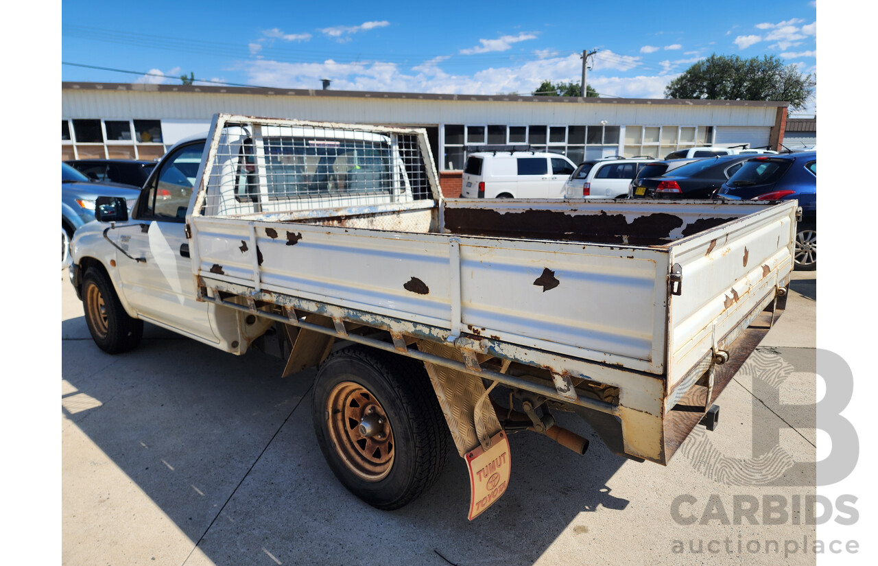 2/2004 Toyota Hilux  RZN149R C/Chas White 2.7L