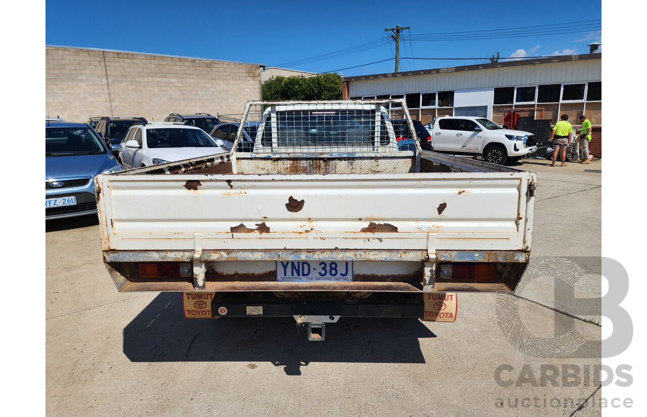 2/2004 Toyota Hilux  RZN149R C/Chas White 2.7L