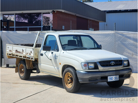 2/2004 Toyota Hilux  RZN149R C/Chas White 2.7L