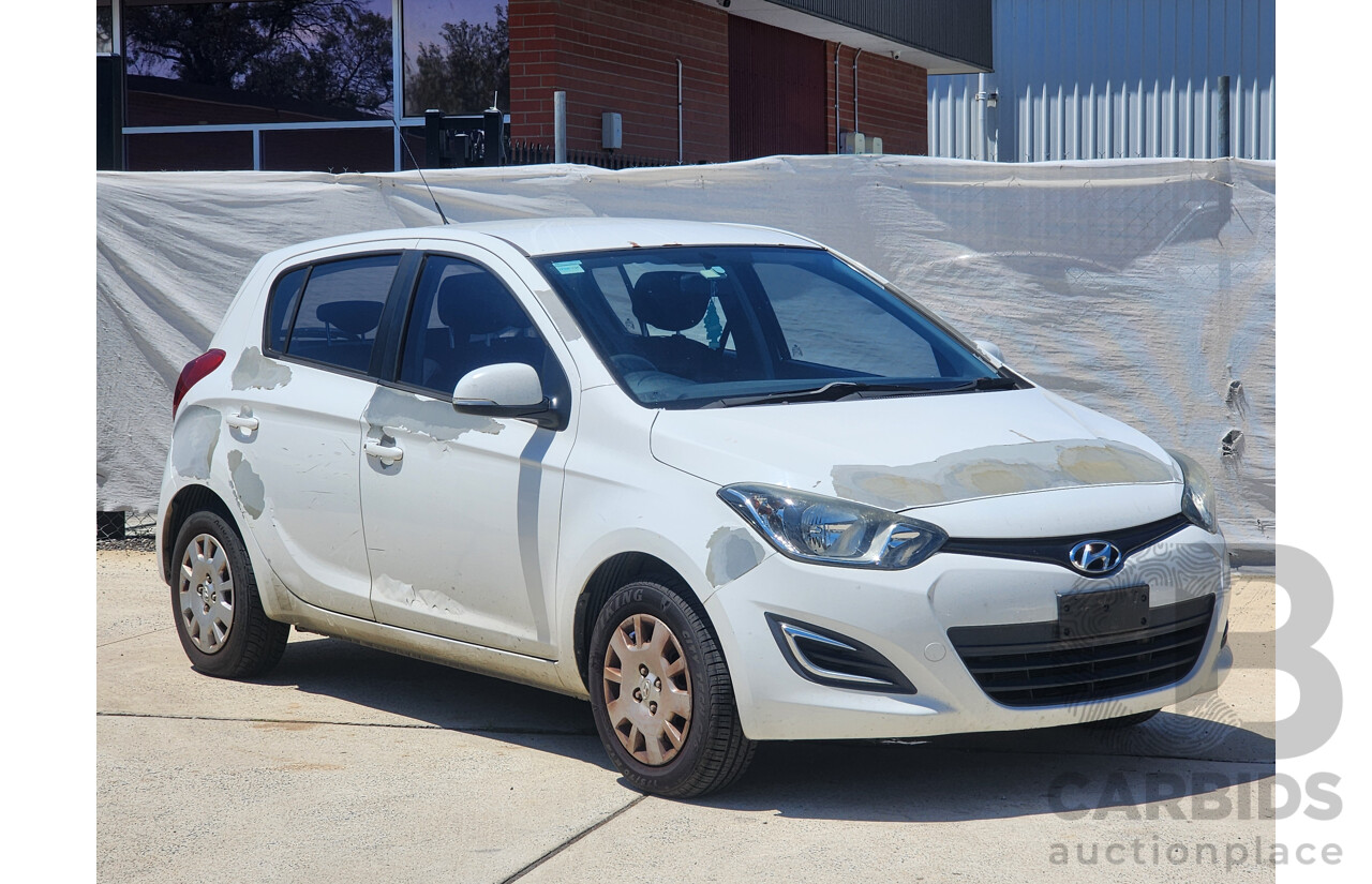 12/2014 Hyundai i20 Active PB MY14 5d Hatchback White 1.4L