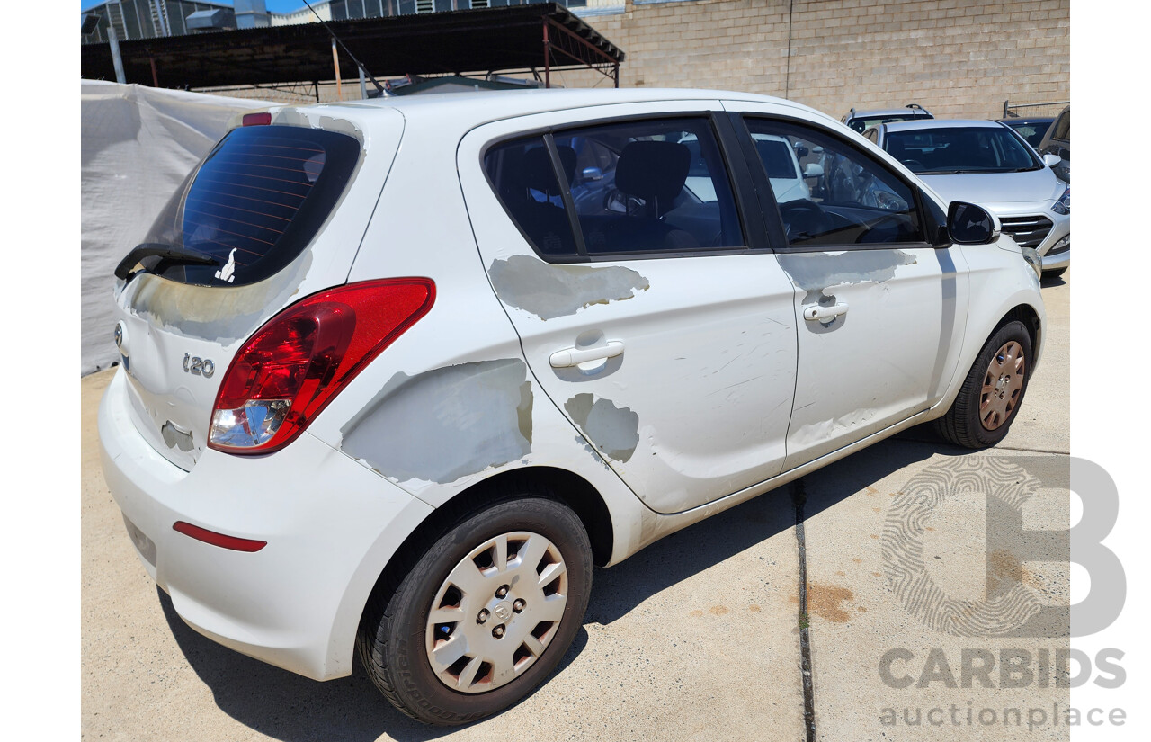 12/2014 Hyundai i20 Active PB MY14 5d Hatchback White 1.4L