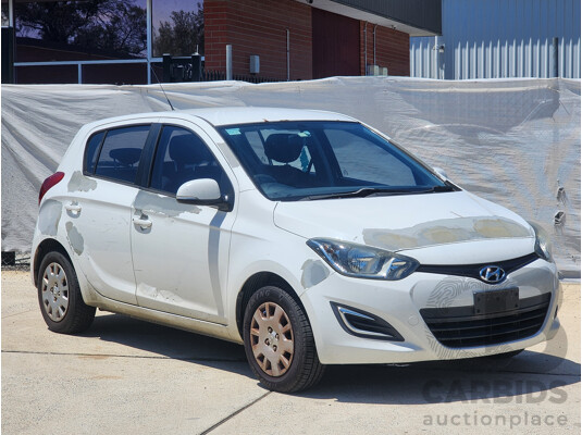 12/2014 Hyundai i20 Active PB MY14 5d Hatchback White 1.4L