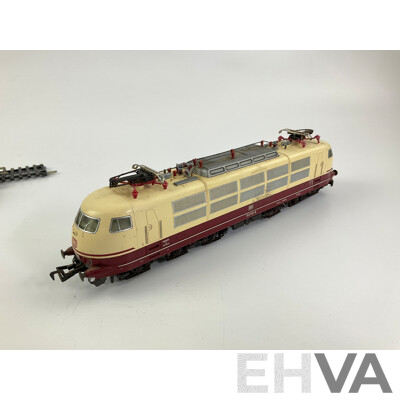 Vintage Fleischmann HO Scale German Electric Locomotive and Passenger Carriages with Straight and Cured Track, Made in Germany