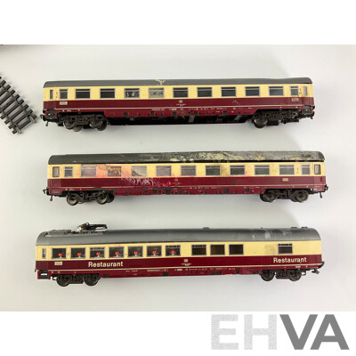 Vintage Fleischmann HO Scale German Electric Locomotive and Passenger Carriages with Straight and Cured Track, Made in Germany