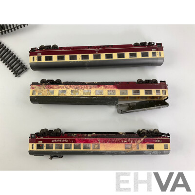 Vintage Fleischmann HO Scale German Electric Locomotive and Passenger Carriages with Straight and Cured Track, Made in Germany