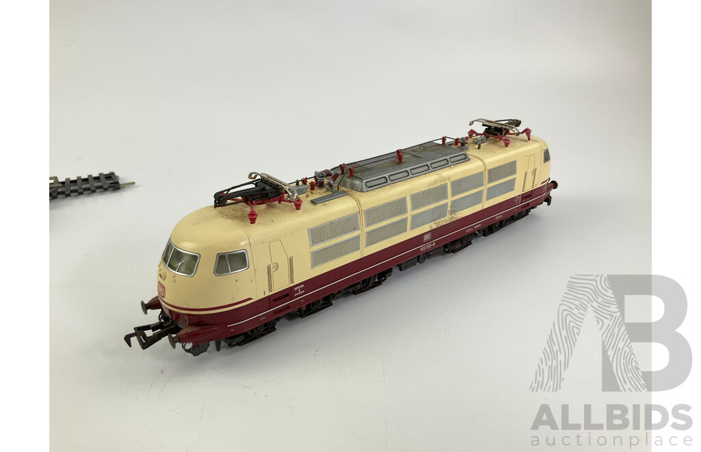 Vintage Fleischmann HO Scale German Electric Locomotive and Passenger Carriages with Straight and Cured Track, Made in Germany