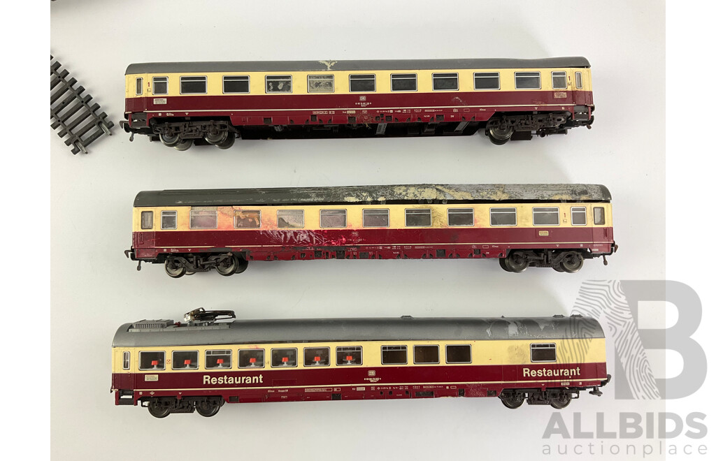 Vintage Fleischmann HO Scale German Electric Locomotive and Passenger Carriages with Straight and Cured Track, Made in Germany