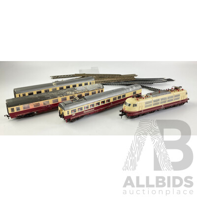 Vintage Fleischmann HO Scale German Electric Locomotive and Passenger Carriages with Straight and Cured Track, Made in Germany