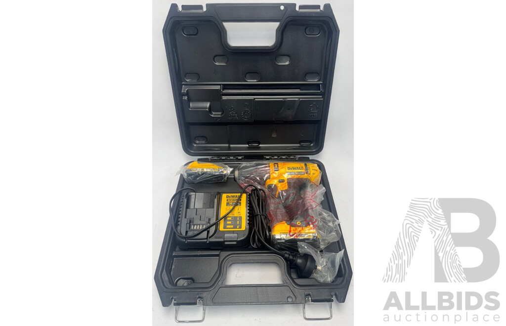 DeWalt Cordless Drill and Battery Charger Kit