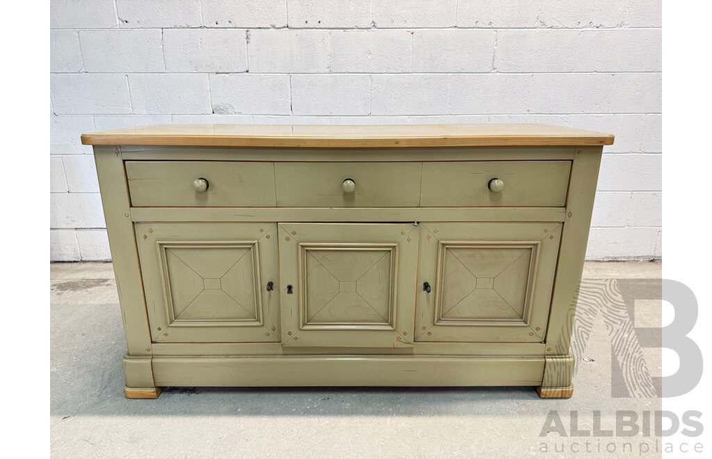 Buffet Sideboard with 1 Top Slide Darwer & 3 Doors