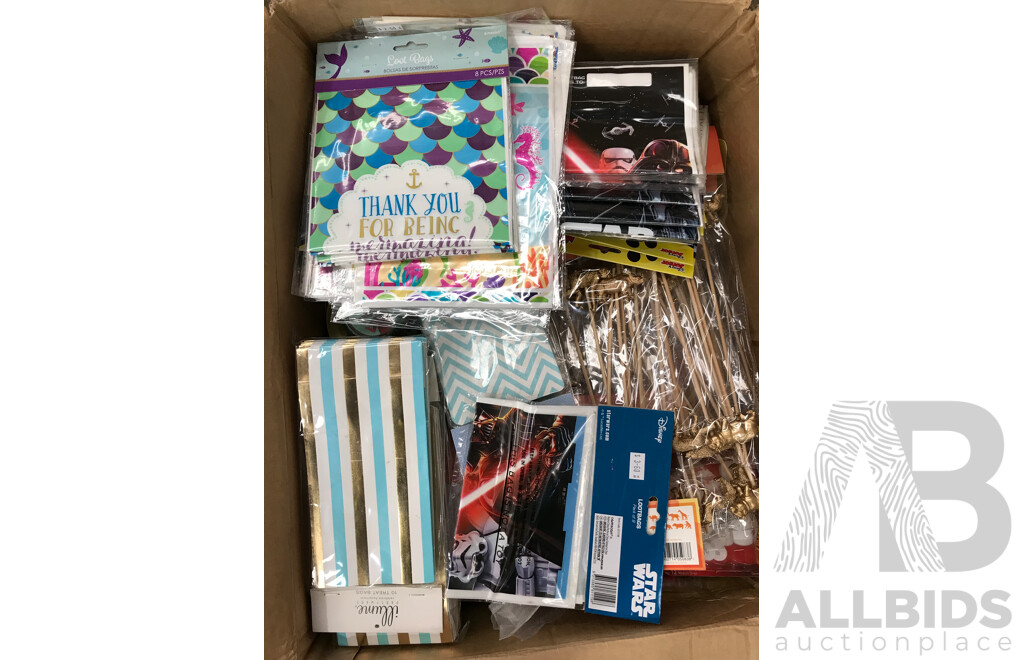 Pallet Lot of Assorted Party Items and Decorations