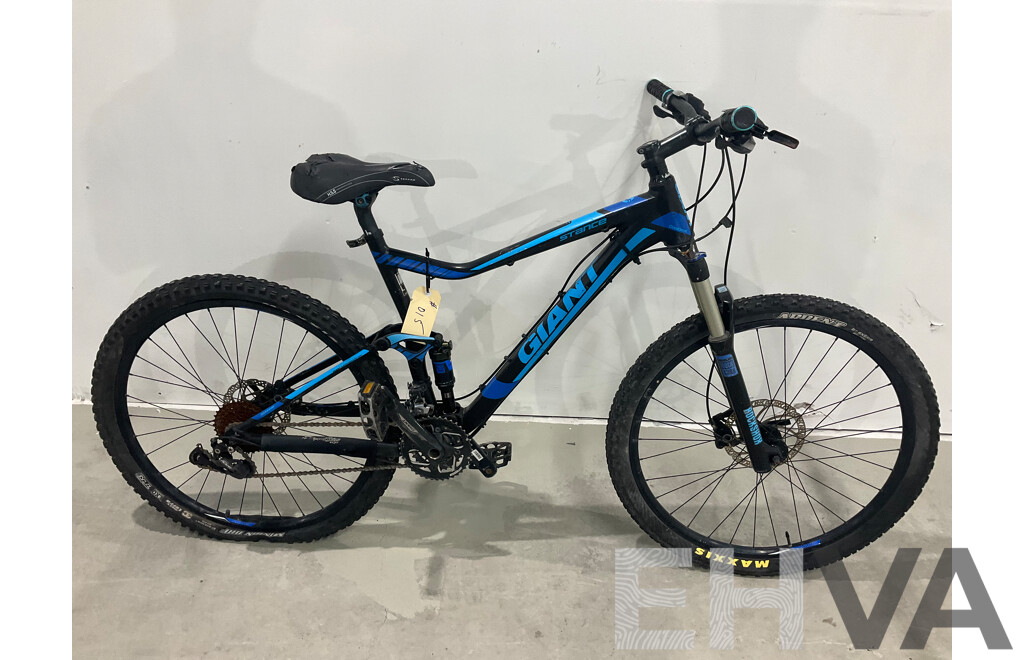 Giant Stance Mountain Bike (Size L)