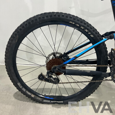 Giant Stance Mountain Bike (Size L)