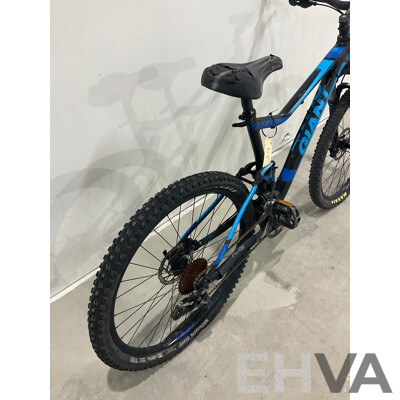 Giant Stance Mountain Bike (Size L)