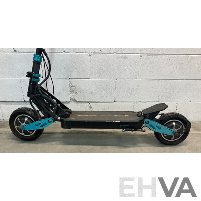 Bolzzen Dynamo Electric Scooter - ORP $2,199.95