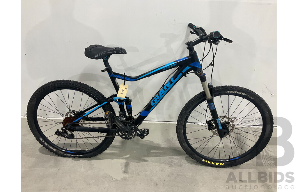 Giant Stance Mountain Bike (Size L)