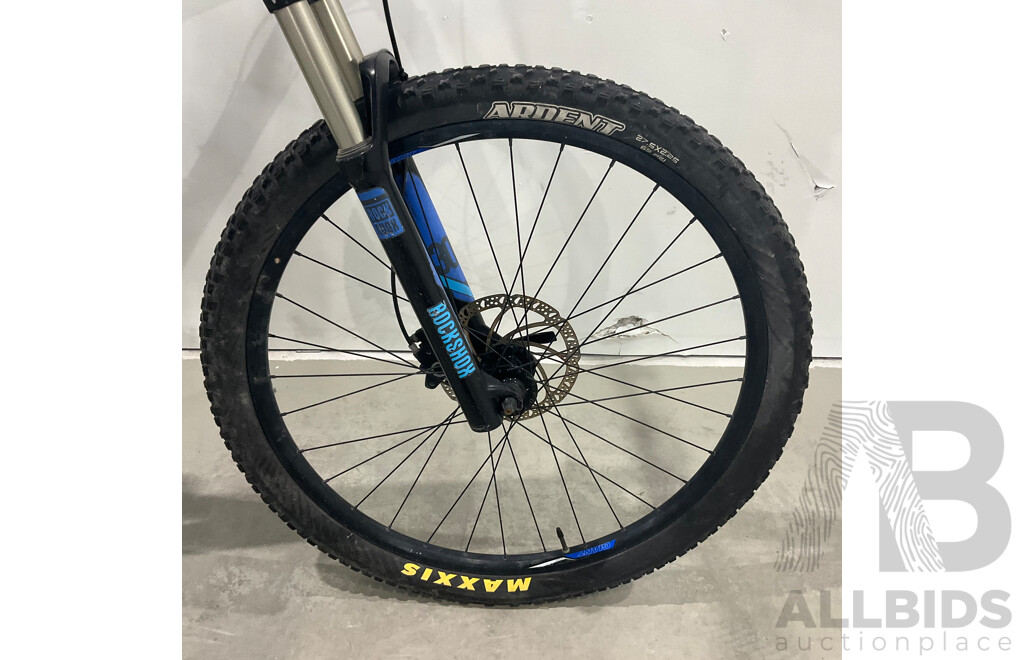 Giant Stance Mountain Bike (Size L)