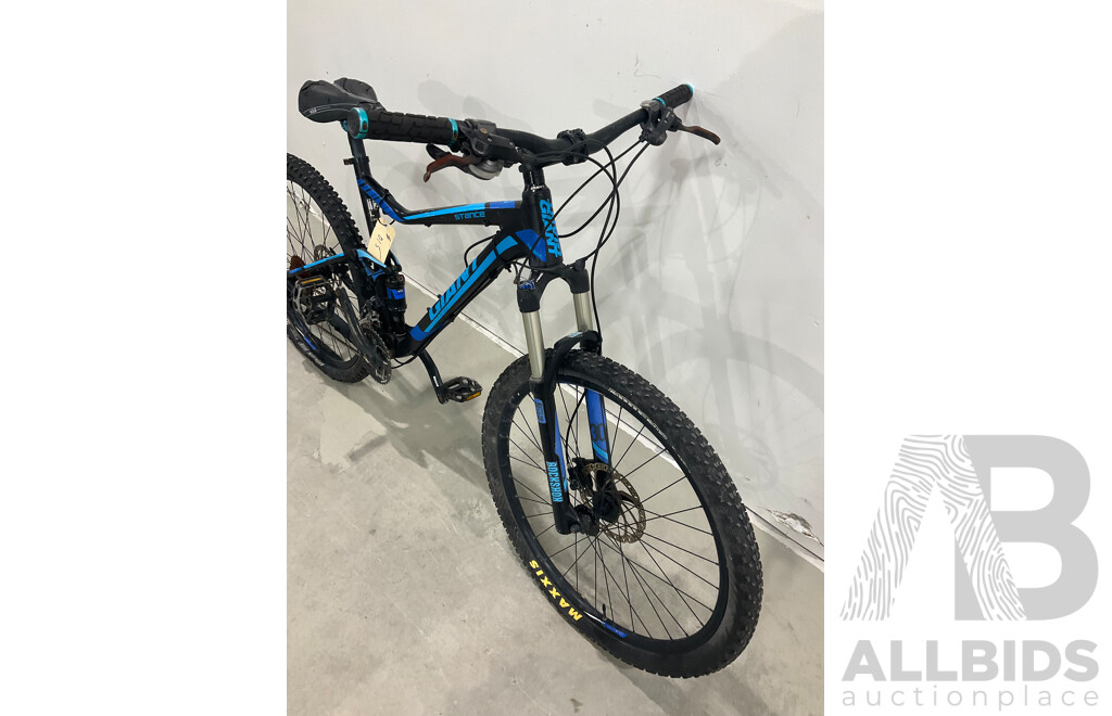 Giant Stance Mountain Bike (Size L)