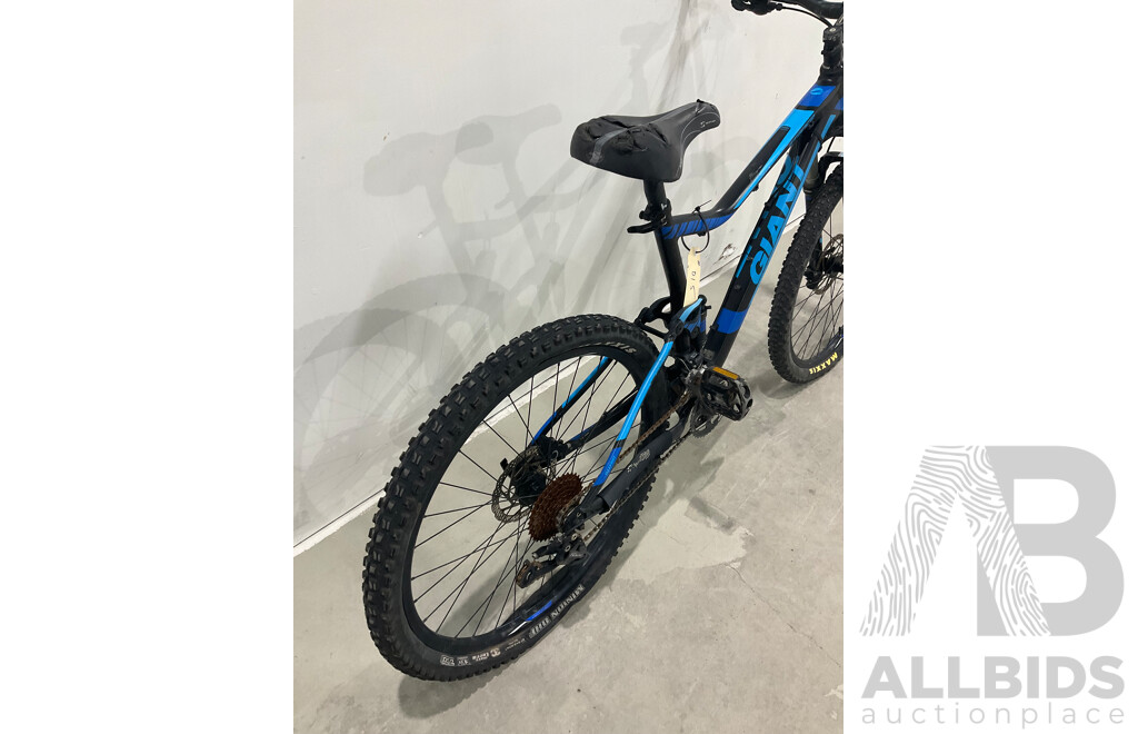 Giant Stance Mountain Bike (Size L)