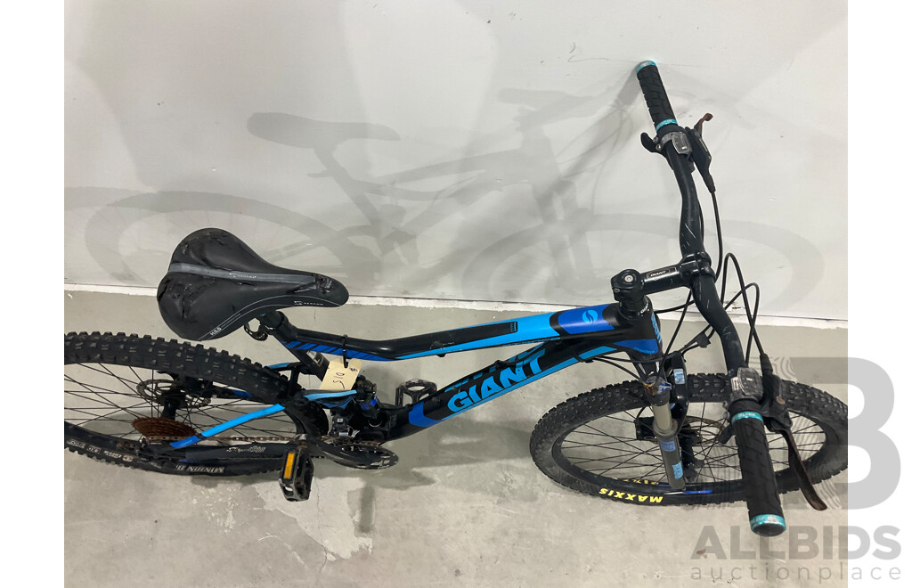 Giant Stance Mountain Bike (Size L)