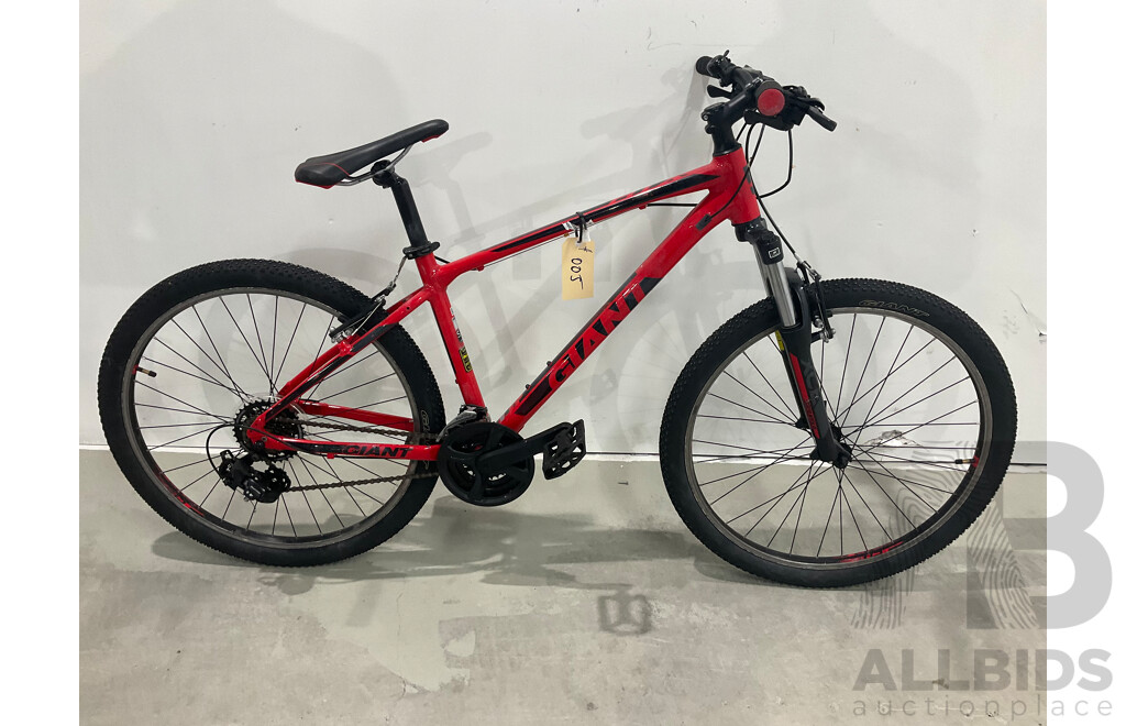 Giant ATX Mountain Bike (Size S)