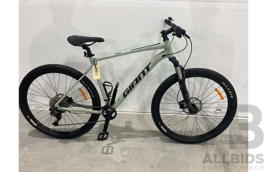 Giant Talon Mountain Bike (Size XL)