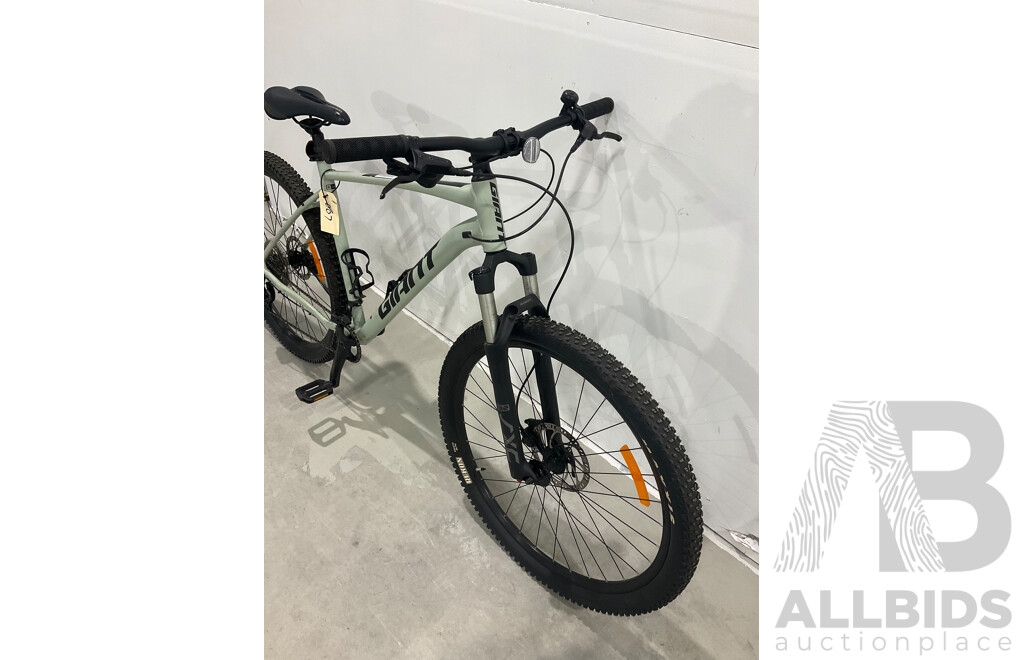 Giant Talon Mountain Bike (Size XL)