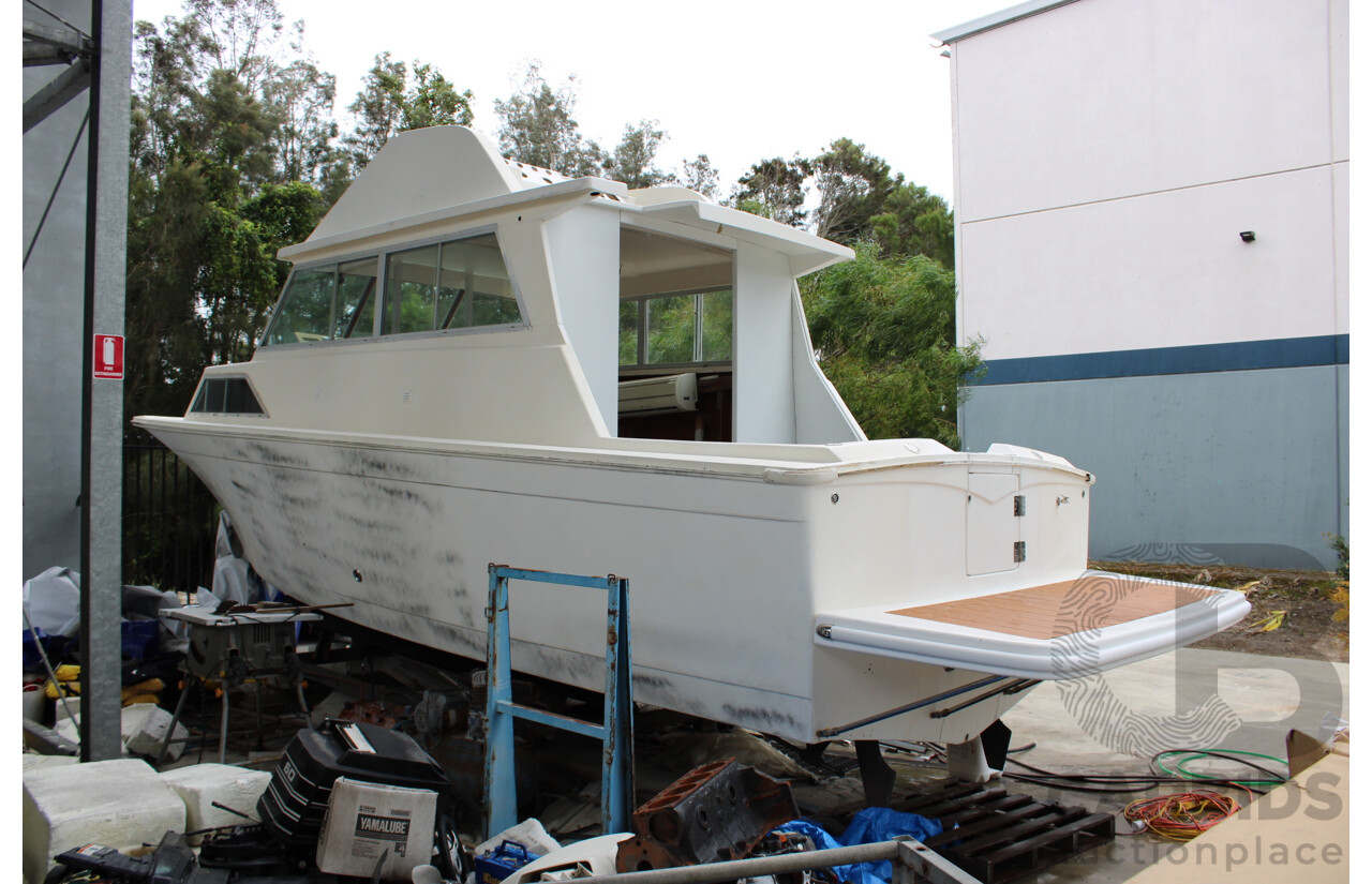 1982 Mariner 30ft Flybridge Cruiser Twin Mercruiser 5.7L - Project