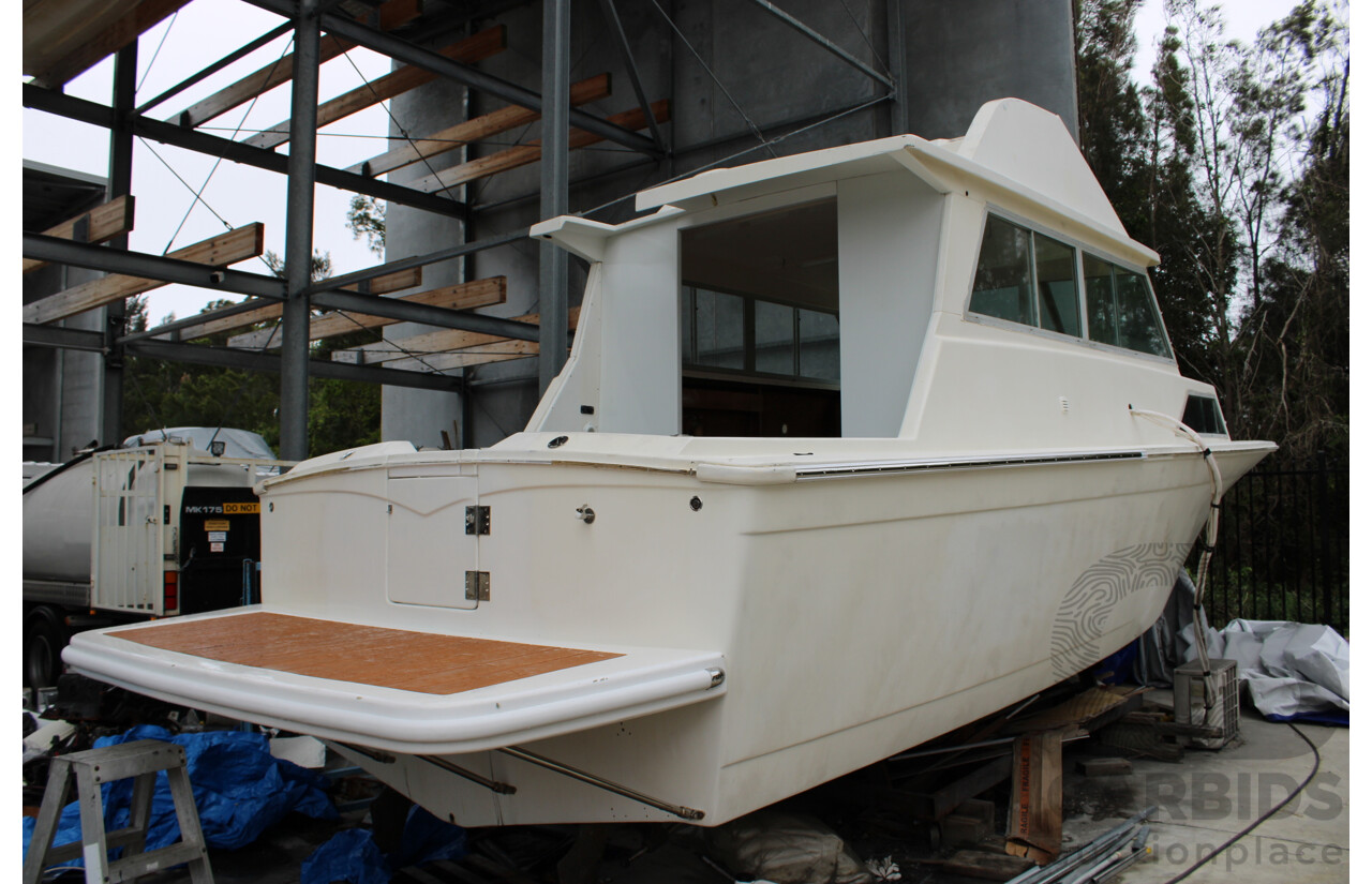 1982 Mariner 30ft Flybridge Cruiser Twin Mercruiser 5.7L - Project