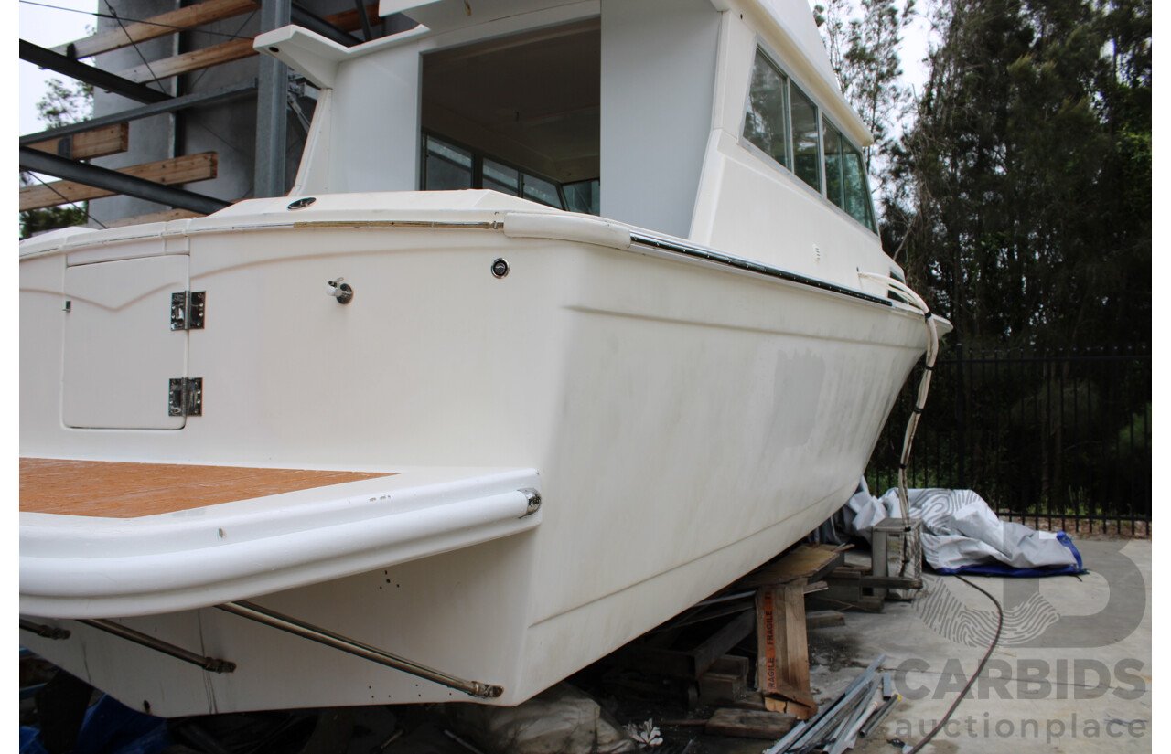 1982 Mariner 30ft Flybridge Cruiser Twin Mercruiser 5.7L - Project