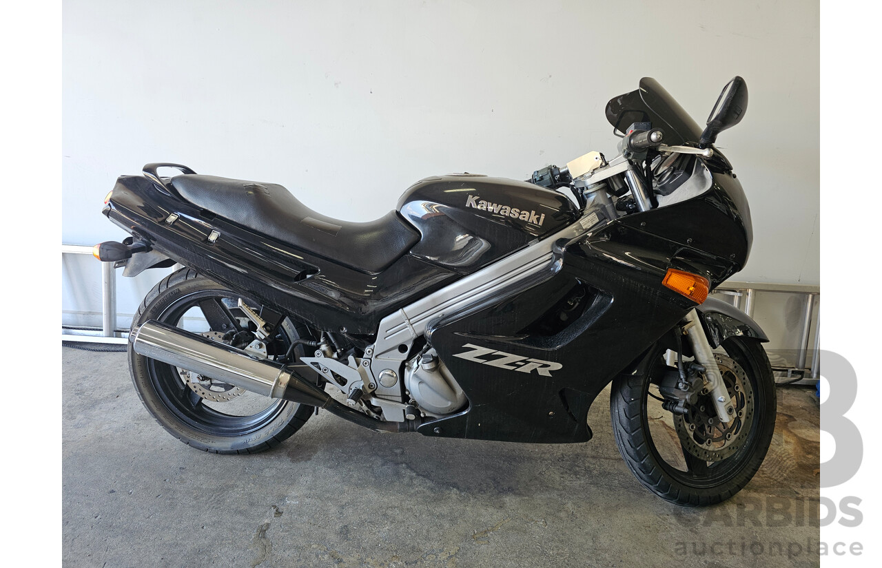 11/2003 Kawasaki ZZR250 Motorcycle Black 248cc