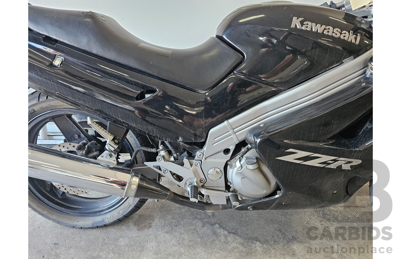 11/2003 Kawasaki ZZR250 Motorcycle Black 248cc