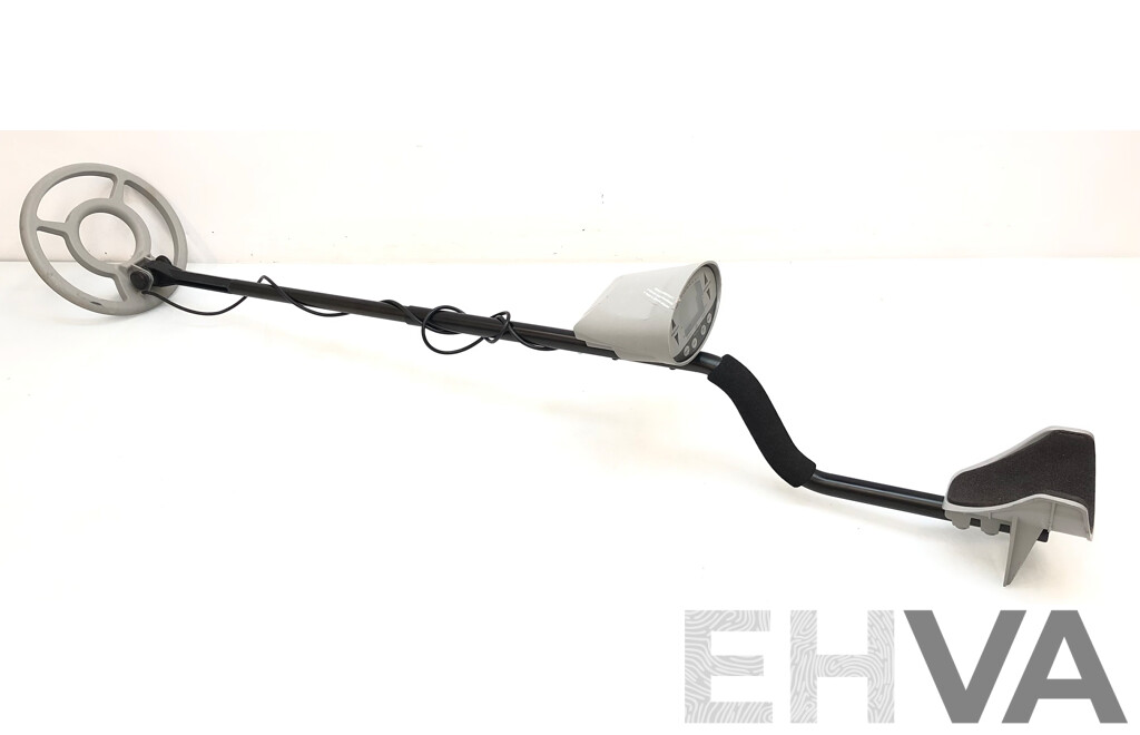 Discovery 2200 Metal Detector