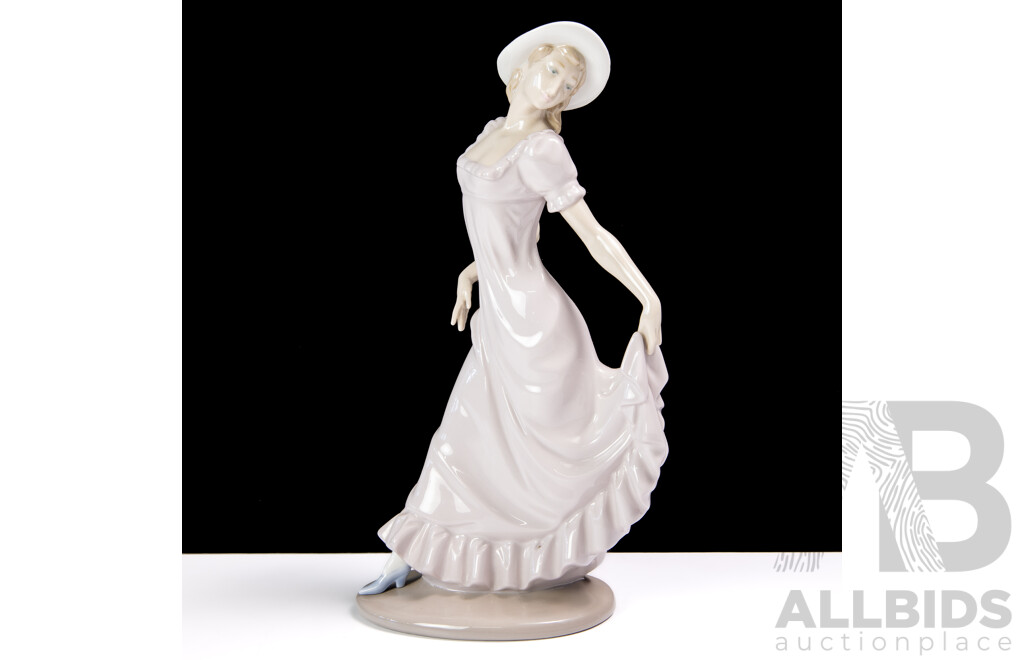 Spanish Nao for Lladro Porcelain Lady Figure with Swishing Skirt