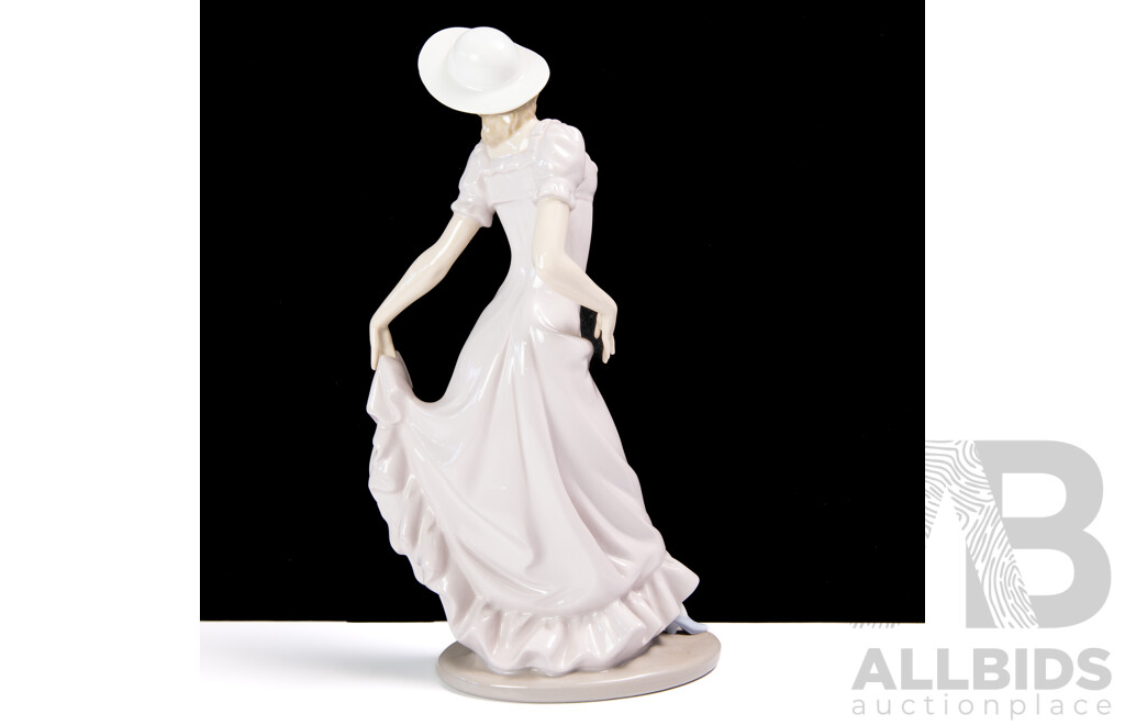 Spanish Nao for Lladro Porcelain Lady Figure with Swishing Skirt
