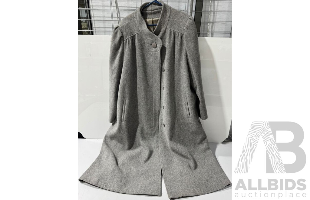 Wonderful Vintage American Made Wool-Blend Winter Coat, Excellent Preloved Condition, Approx Size 16