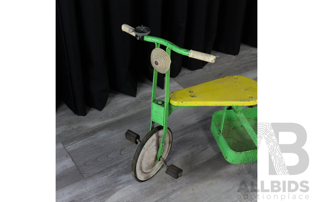 Vinatge Metal Childs Trike