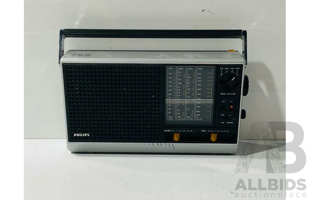 Vintage Philips 765 Radio