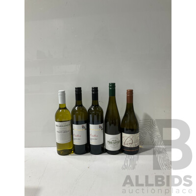 Collection of Five Bottles of Different White Wines Including Oisillon Sauv Blanc, Two Spurs Riesling and More