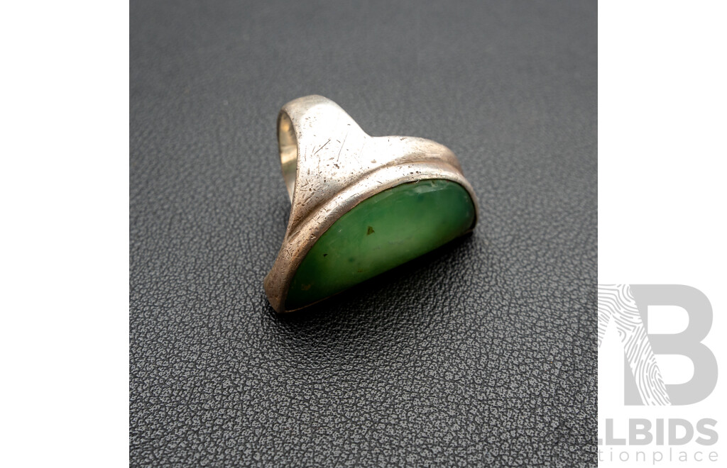 Vintage Sterling Silver Mexican Jade Half Moon Cabochon Ring, Size N, 20.10 Grams