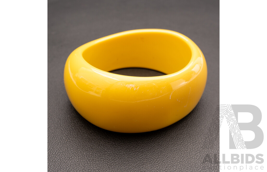 Vintage Retro Artisan Canary Yellow Resin Statement Bangle, 67mm Internal Diameter, 96.0 Grams