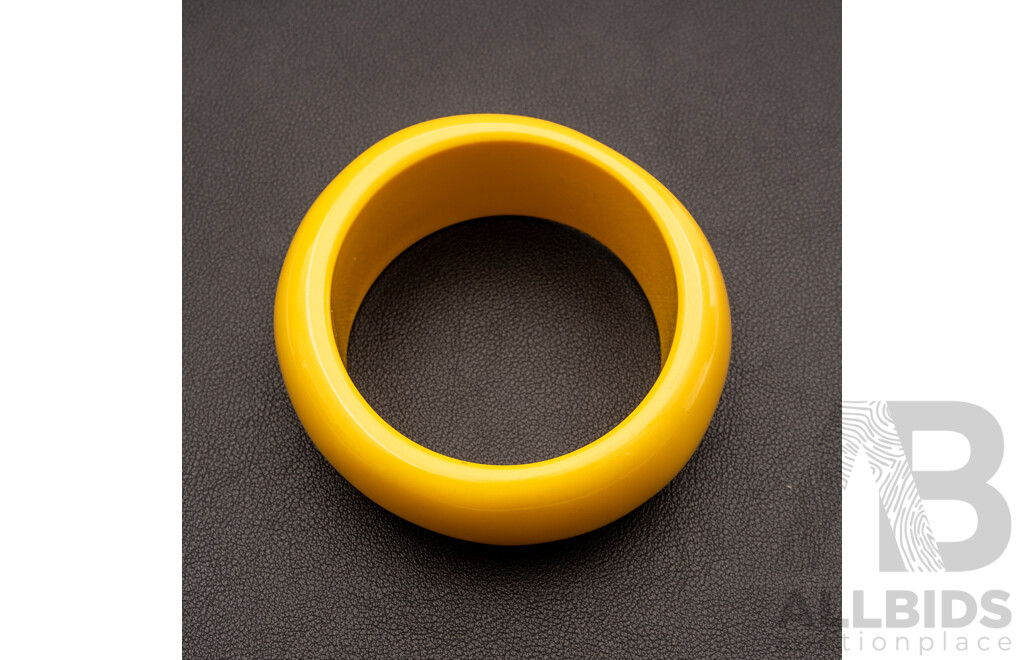 Vintage Retro Artisan Canary Yellow Resin Statement Bangle, 67mm Internal Diameter, 96.0 Grams