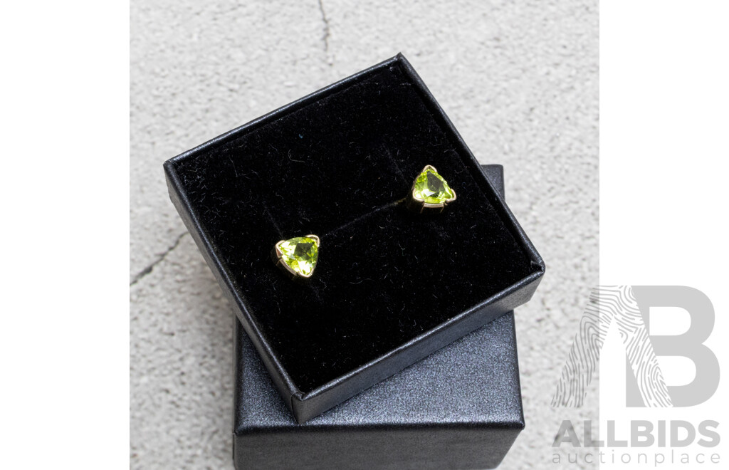 14ct Peridot Stud Earrings, with Flat Backs, 7mm, 2.28 Grams