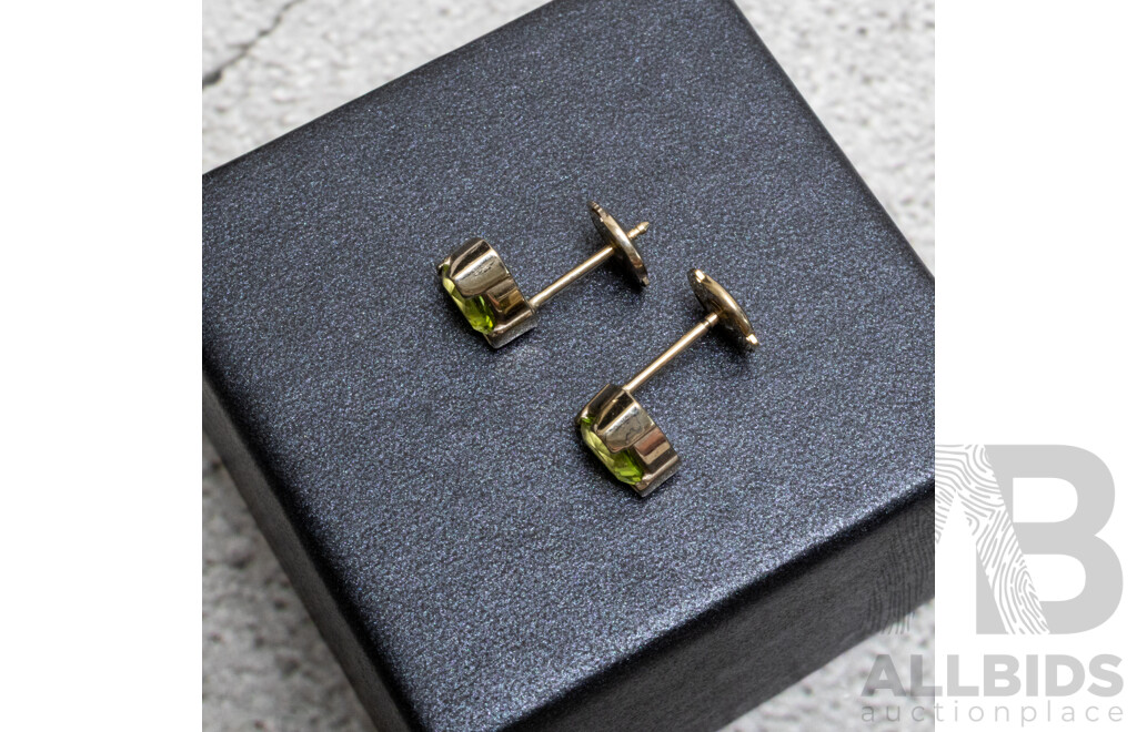 14ct Peridot Stud Earrings, with Flat Backs, 7mm, 2.28 Grams