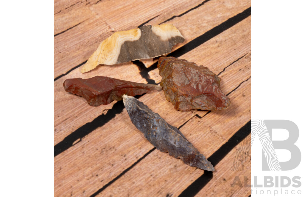 Collection Four Ancient Knapped Stone Triangular Cross Section Projectile Points Including Jasper Example, Veraguas Culture, Panama, Circa 500 to 1200 AD, All in Collectors Cases