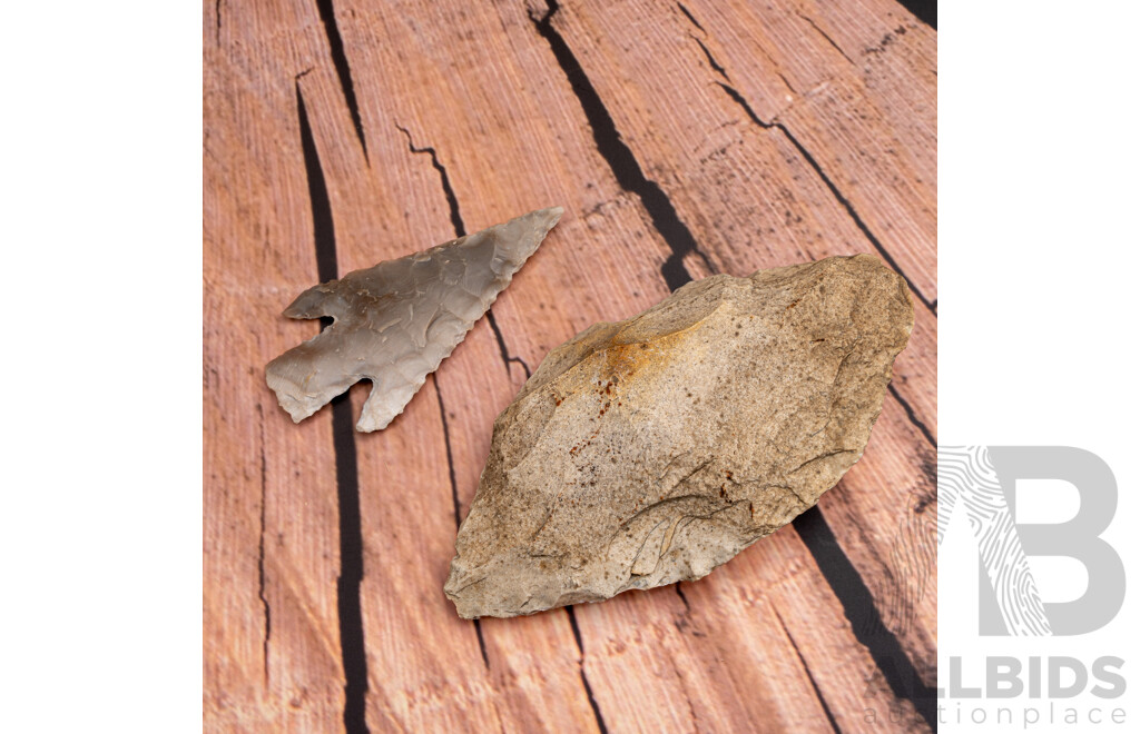 Two Fantastic Ancient Texan Native American Indian Items Comprising Knapped Flint Projectile Point Along with Scraper, Both in Collectors Cases