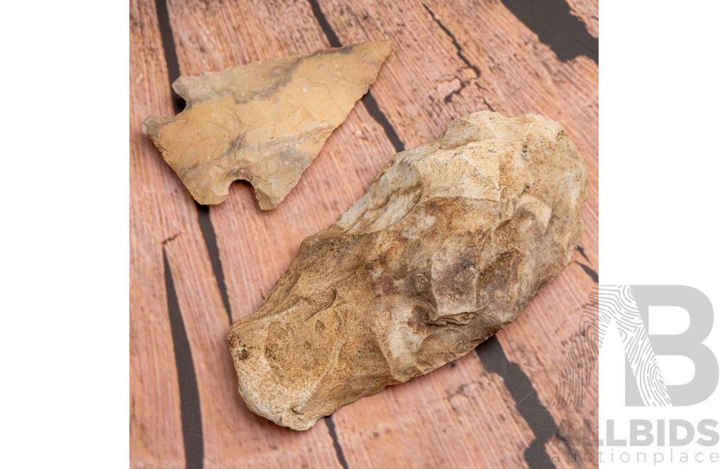 Two Ancient Texan Native American Indian Items Comprising Knapped Flint Projectile Point Along with Scraper, Both in Collectors Cases
