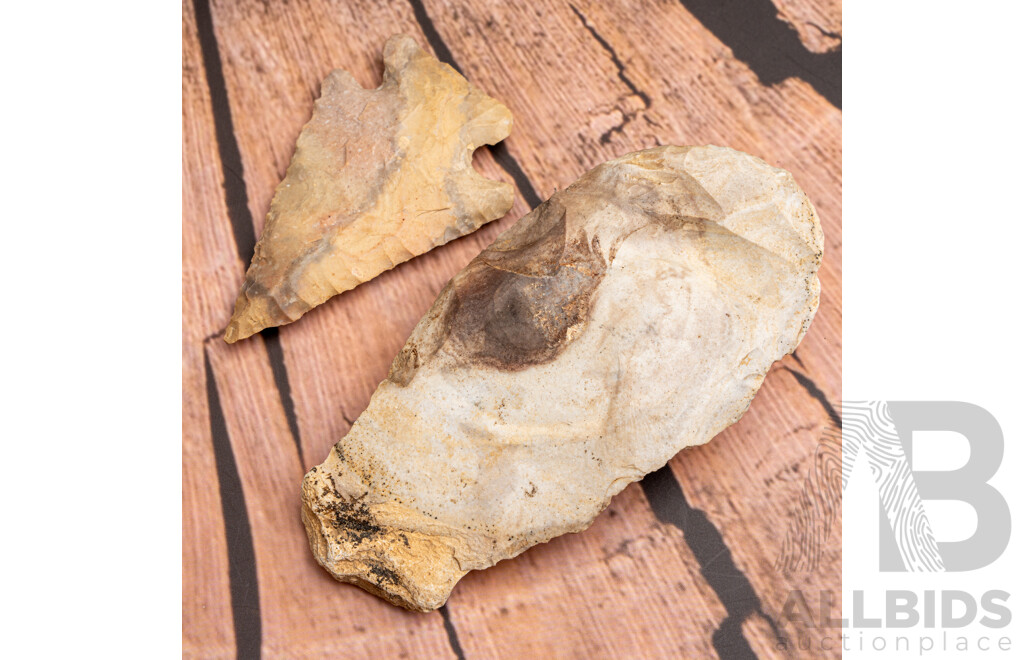 Two Ancient Texan Native American Indian Items Comprising Knapped Flint Projectile Point Along with Scraper, Both in Collectors Cases