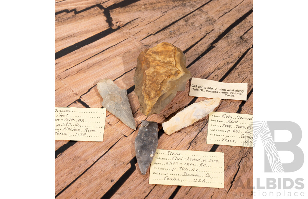 Collection Four Ancient Texan Native American Indian Items Comprising Two Projectile Points, Early Stemmed Lanceolate & Scraper, All in Collectors Cases